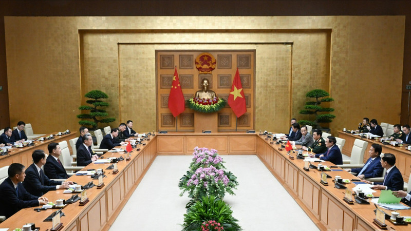 越南政府总理范明正会见中国外交部长、国防部长和公安部长。（图片来源：越通社）