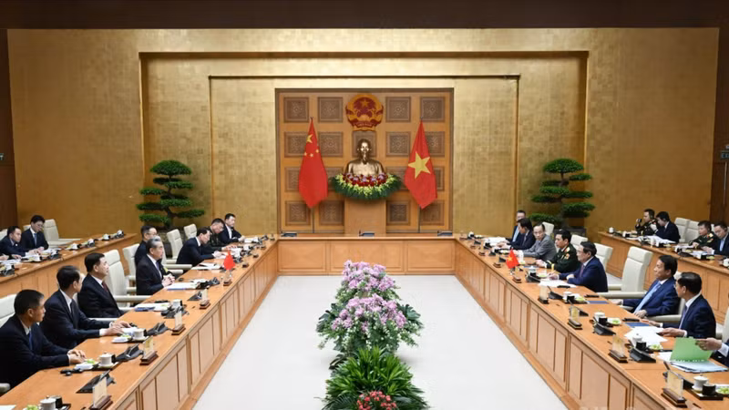 越南政府总理范明正会见中国外交部长、国防部长和公安部长。（图片来源：越通社）