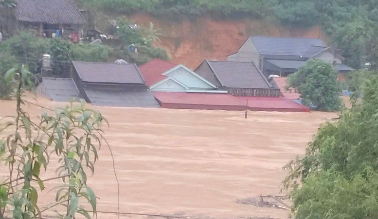附图：第11号台风过后发生强降雨在越南多地造成严重破坏。（图片来源：VGP）