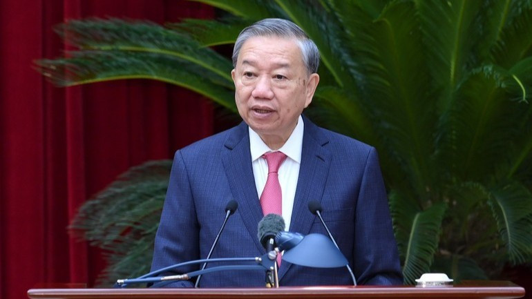 越共中央总书记苏林主持会议并在闭幕式上致辞。
