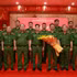 消防与救援救护警察局局长杨德海少将向赴委内瑞拉开展救援行动的救援队给予表彰。（图片来源：越南公安部消防与救援救护警察局）