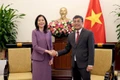 越南外交部常务副部长阮明宇会见联合国常驻越南协调员宝琳·塔梅西斯。（图片来源：世界与越南报）