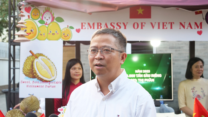越南驻华大使范清平接受越南人民报常驻中国记者采访。 anh-07-p2270647.jpg