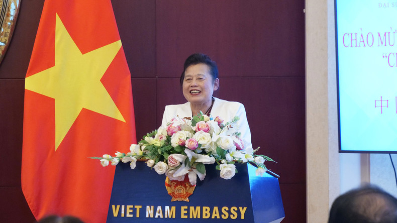 中国中外新闻社总裁韦燕在会上发言。 a04-p2247759.jpg