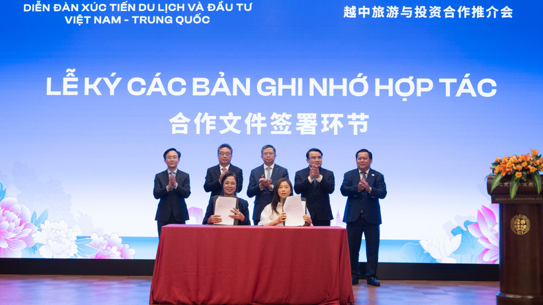 越中两国各地和协会签署一系列合作谅解备忘录。 a08-p2388283-1.jpg