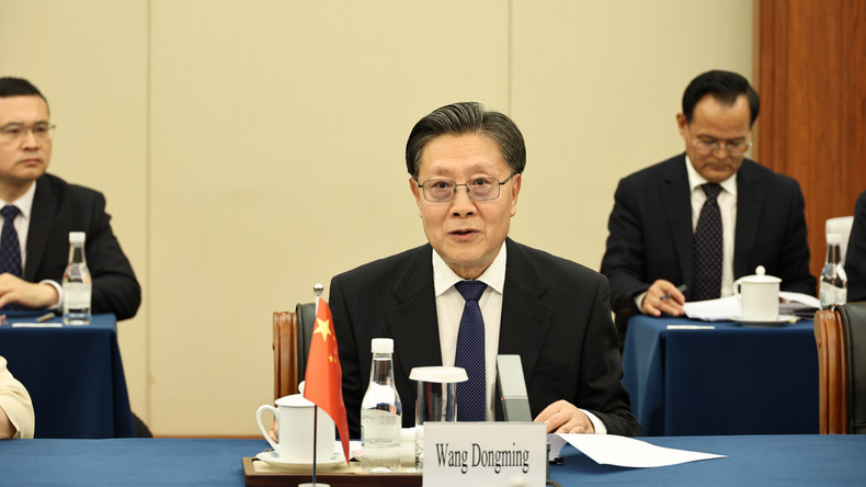 中国全国人大常委会副委员长王东明在会见中发言。 ptt03.jpg