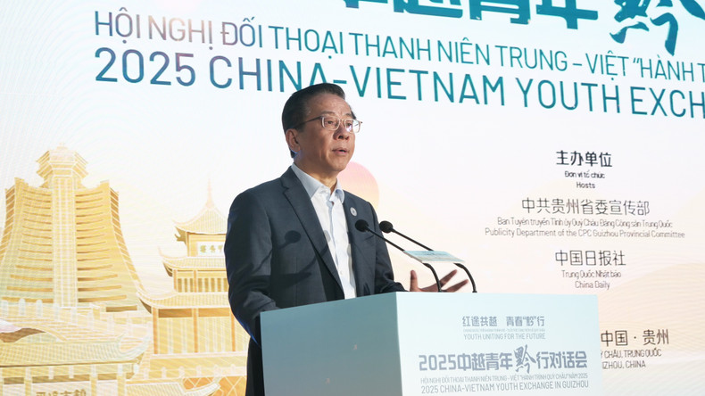 中共贵州省委常委、省委宣传部部长、省委教育工委书记卢雍政致辞。 khai-mac-01-p2180862-lu-ung-chinh.jpg