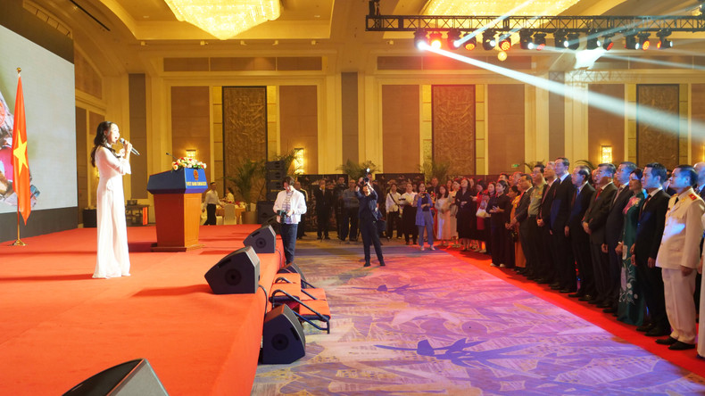 招待会上的文艺演出。 a13-p2376878.jpg