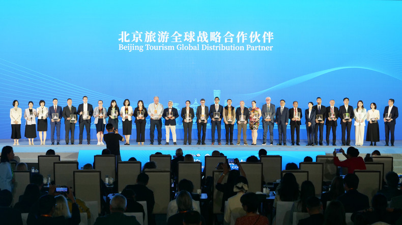北京旅游全球战略合作伙伴亮相。 a01-p2046226.jpg