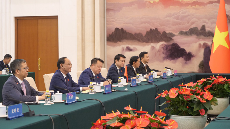 国会副主席陈光方在会谈中发言。 a03-p2293607.jpg
