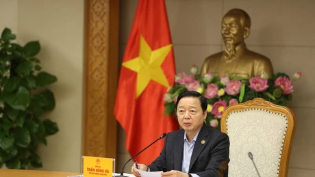 越南政府副总理陈红河在政府驻地主持召开会议。（图片来源：越通社）