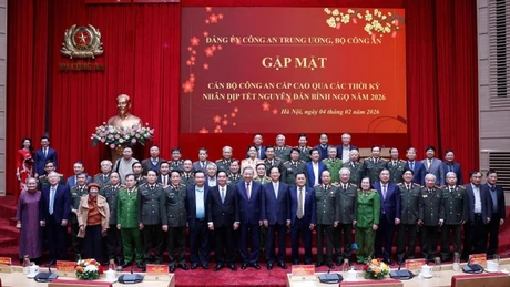 越共中央总书记苏林会见历任高级公安干部。