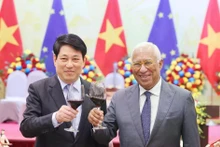 越南国家主席梁强设宴招待欧洲理事会主席安东尼奥·科斯塔。