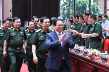 范明正总理出席2025年上半年全军军政会议。