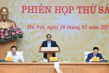 越南政府总理范明正主持召开会议。