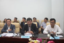 岘港市科学技术局副局长黎山峰在工作会谈上发表讲话。