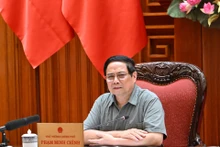 范明正总理在会议上发表讲话。