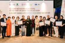 河内各创意空间代表对获授‘创意文化空间’称号感到十分振奋。