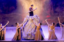 广宁省大型实景演出节目《寻找玉痕》中的一个表演片段。