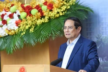 越南政府总理范明正6月2日主持召开全国视频会议。(陈海 摄)