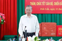 苏林总书记在活动上发表讲话。