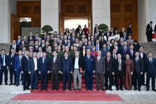 范明正总理与各位代表出席仪式。