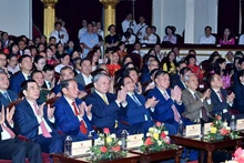 苏林总书记、范明正总理以及越南党、国家领导出席纪念典礼。