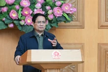 范明正总理在会议上发表讲话。