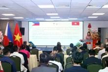 胡志明市友好组织联合会(HUFO)在胡志明市举行题为“越南-菲律宾:加深友谊,可持续未来”的见面会。(图片来源:越通社)