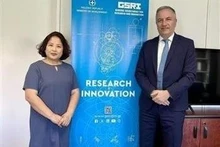 越南驻希腊大使范氏秋香与希腊发展部副部长、前希腊国会希越友好议员小组主席斯塔夫罗斯·卡拉法蒂斯。（图片来源：越通社）