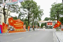 迎接2025—2030年任期越共谅山省第十八次代表大会的喜庆氛围洋溢街头。