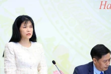 越南国会代表工作委员会副主任、国家选举委员会常务办公室副主任谢氏安发表讲话。（图片来源：越通社）