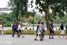入冬的寒风也让河内的生活节奏似乎慢了下来。
