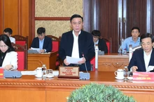 越共中央书记处常务书记陈锦秀主持会议。