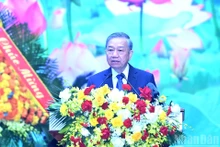 苏林总书记在大会上发表讲话。