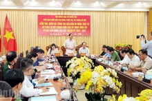 越南国会副主席陈光方赴安江省检查选举安保工作。