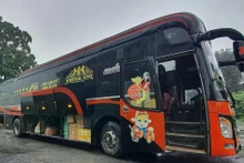 越南交警使用双层卧铺客车实地评估山区交通安全状况。（图片来源：anninhthudo.vn）