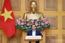 越南政府总理范明正主持召开与政策咨询委员会的工作会议。