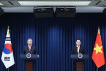 越共中央总书记苏林与韩国总统李在明共同会见记者。（图片来源：越通社）