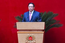 越南政府总理范明正在活动上发表讲话。