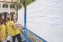 胡志明市近10万名考生参加语文科考试。