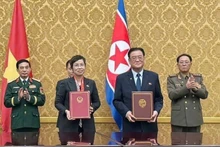 越南通讯社与朝鲜中央通讯社签署合作协议。(图片来源:越通社)