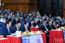 范明正总理出席越共清化省第二十次代表大会。