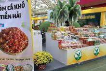 进海虾干、鱼干亮相2026年春季博览会。（图片来源：越通社）