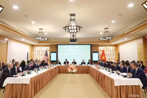 座谈会场景。（图片来源：越通社）