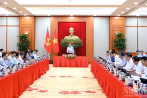越共中央总书记、国家主席苏林主持会议。