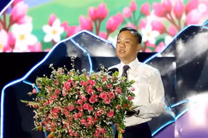 宣光省人民委员会副主席杜雄德在开幕式上致辞。