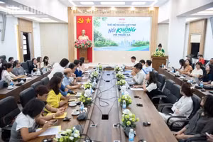 “越南年轻一代对烟草说不”座谈会全景。