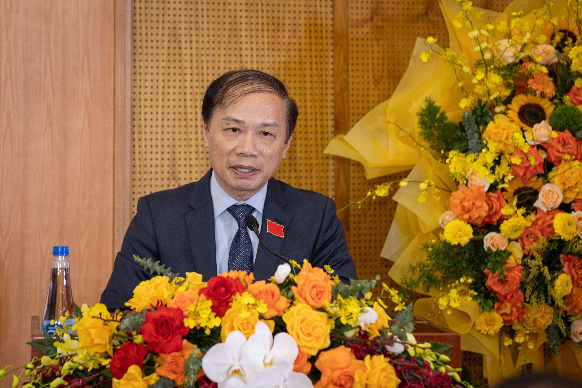 越共中央委员、2020—2025年任期越共中央宣教部党委副书记、中央宣教与民运部副部长范必胜在大会上发言。