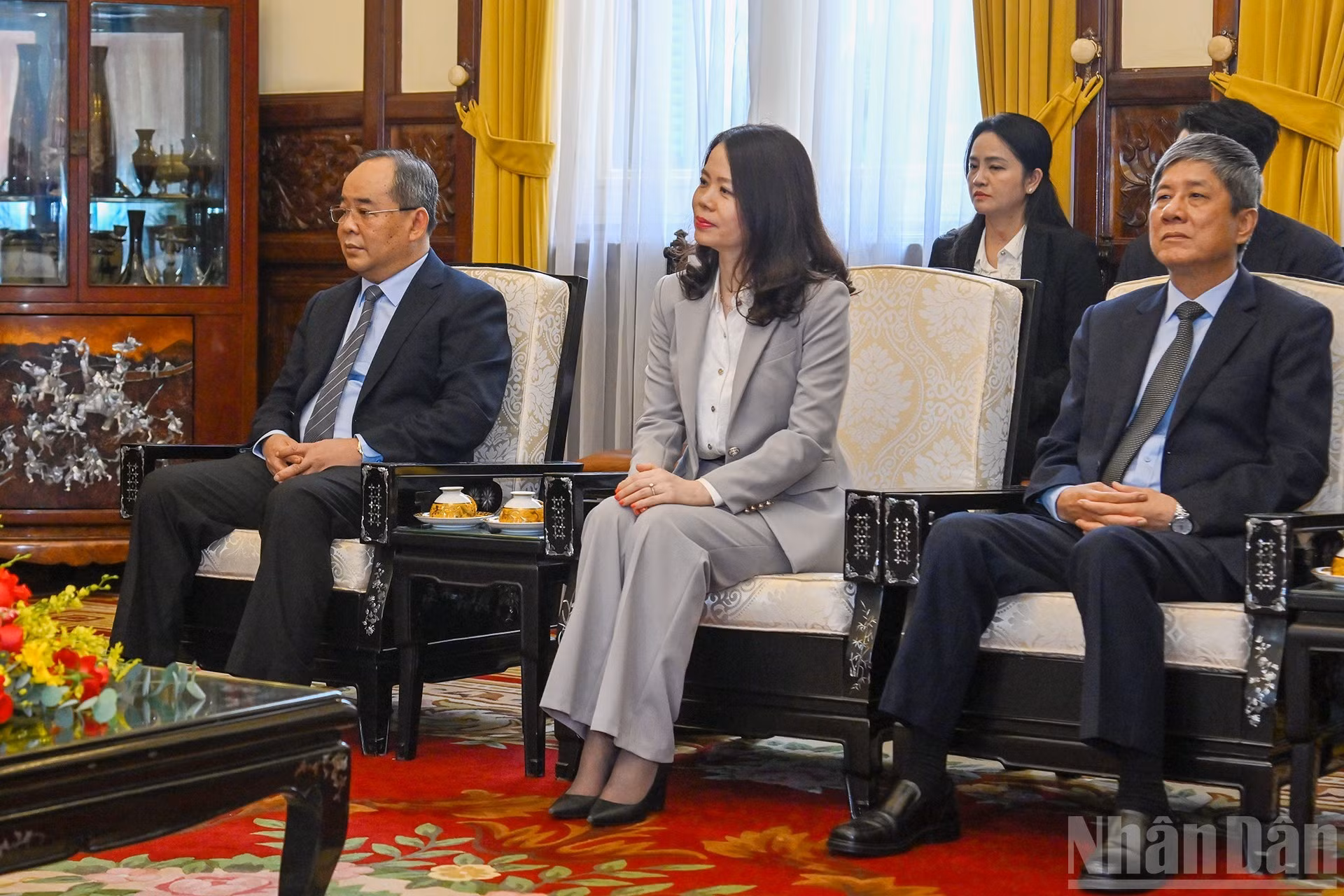 出席会见的越南代表。